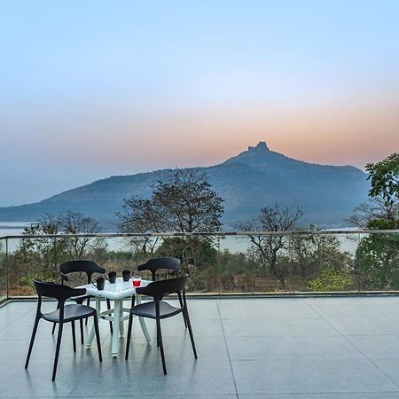 Saffronstays Stargazer, Karjat - Luxury Pool Villa With Lake View Екстериор снимка