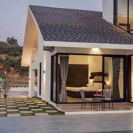 Saffronstays Stargazer, Karjat - Luxury Pool Villa With Lake View Екстериор снимка