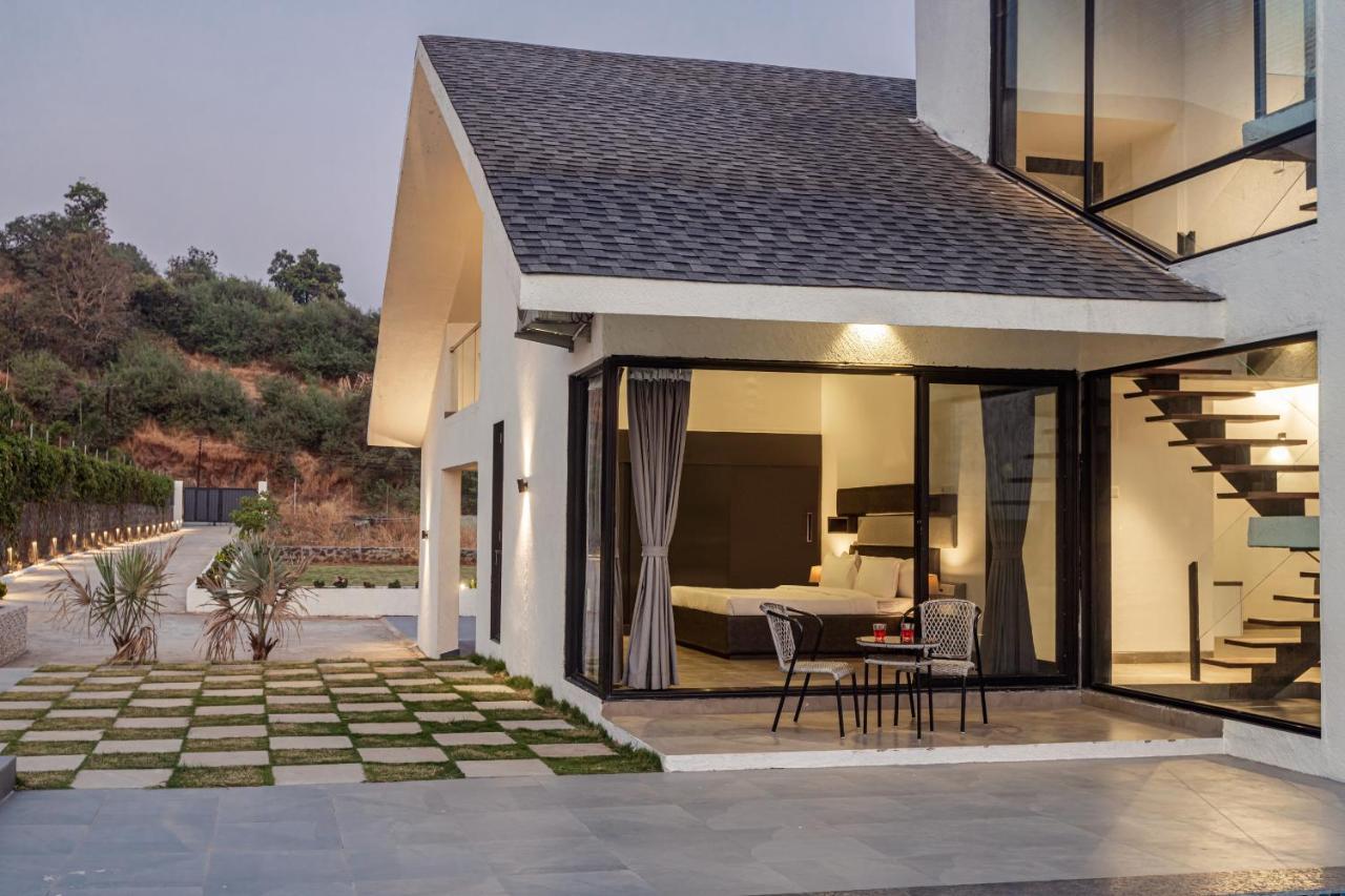 Saffronstays Stargazer, Karjat - Luxury Pool Villa With Lake View Екстериор снимка