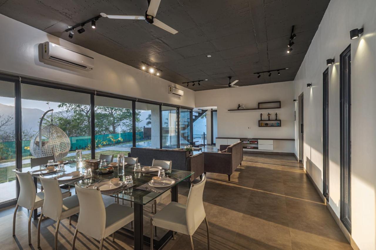 Saffronstays Stargazer, Karjat - Luxury Pool Villa With Lake View Екстериор снимка
