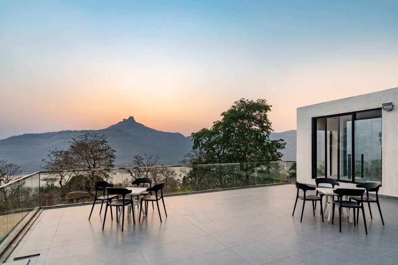 Saffronstays Stargazer, Karjat - Luxury Pool Villa With Lake View Екстериор снимка