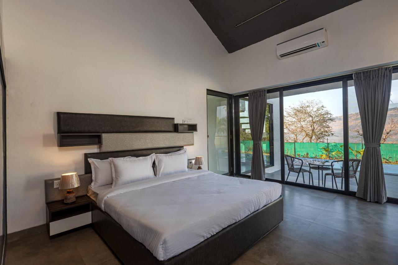 Saffronstays Stargazer, Karjat - Luxury Pool Villa With Lake View Екстериор снимка