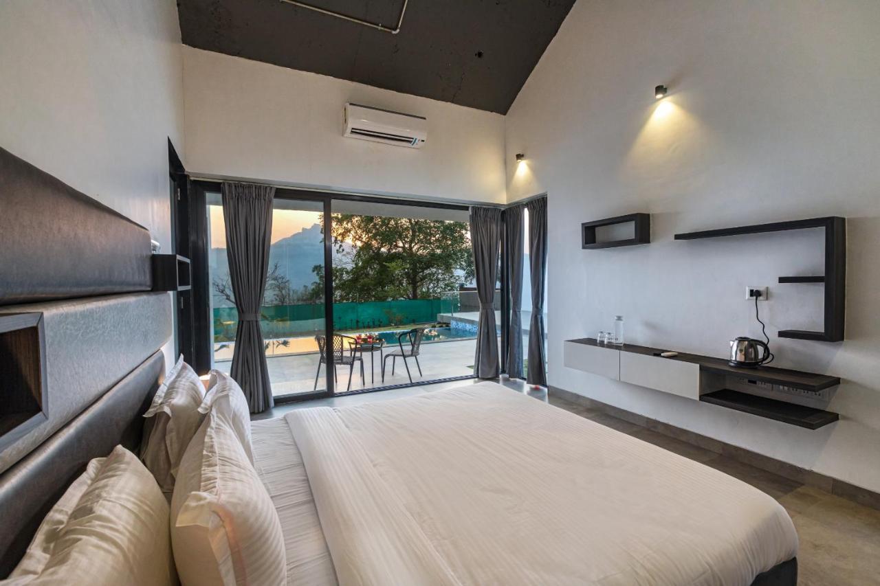 Saffronstays Stargazer, Karjat - Luxury Pool Villa With Lake View Екстериор снимка