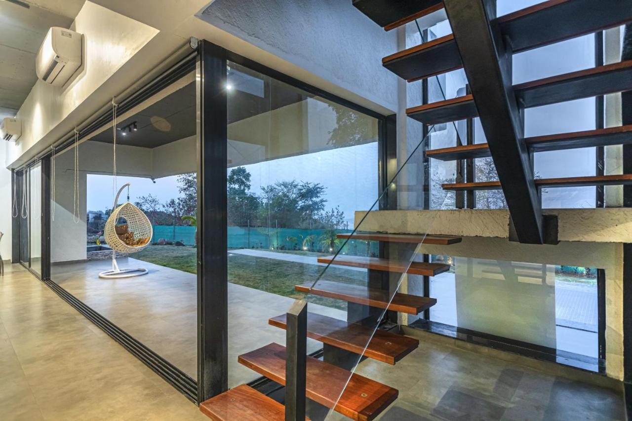 Saffronstays Stargazer, Karjat - Luxury Pool Villa With Lake View Екстериор снимка