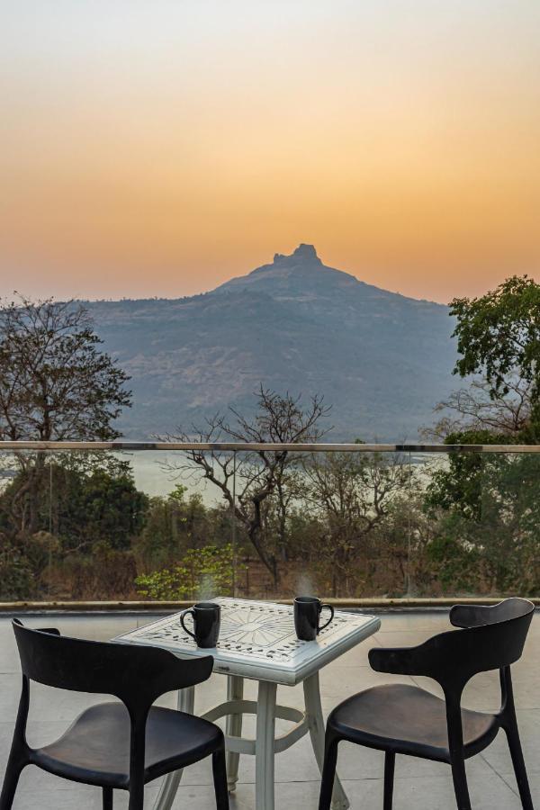 Saffronstays Stargazer, Karjat - Luxury Pool Villa With Lake View Екстериор снимка